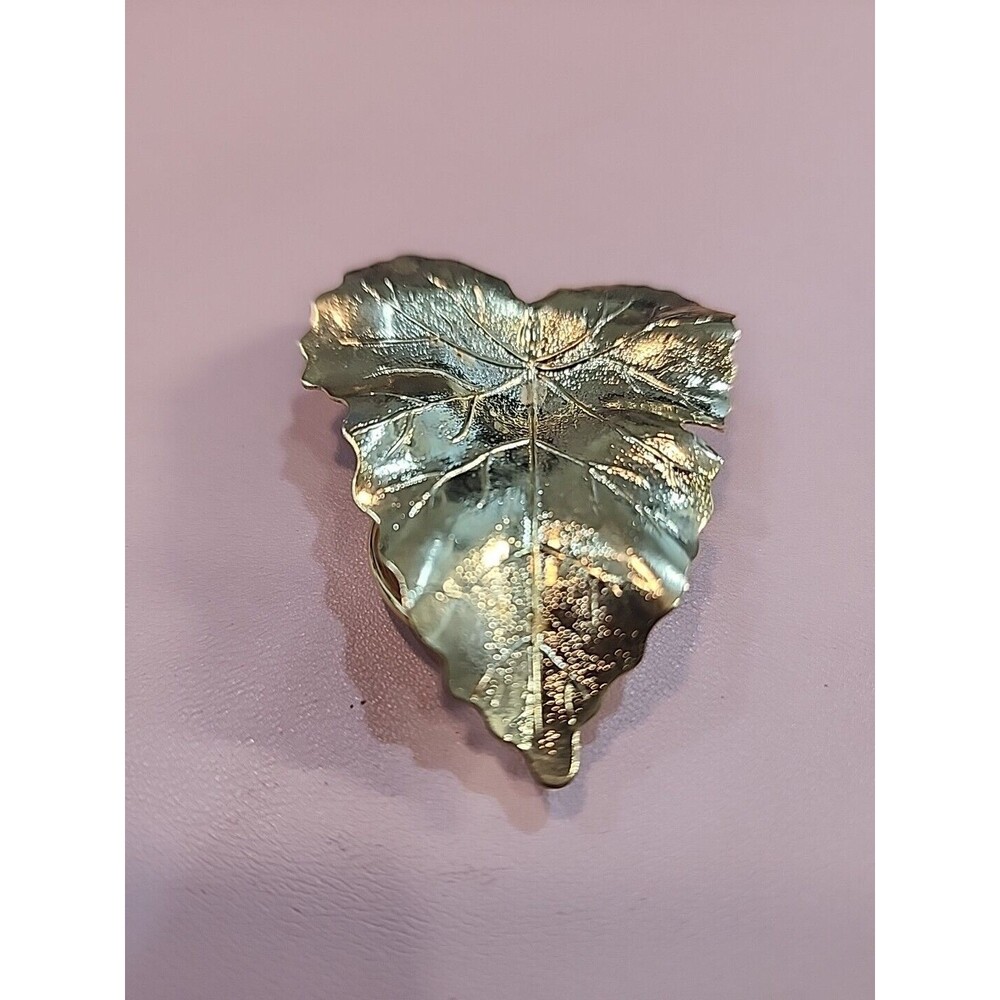 Vintage Beautiful Goldtone Leaf Design Scarf Clip Slide D15